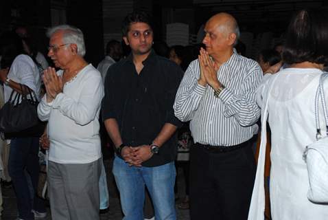 Celeb at Sunil and Dharmesh Darshan's dad's prayer meet