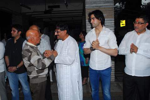 Celeb at Sunil and Dharmesh Darshan's dad's prayer meet