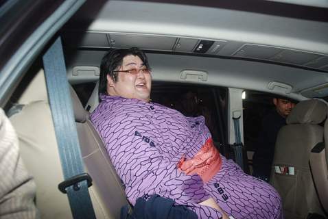 Sumo wrestler Yamamotayama at airport before entering Big Boss house. .