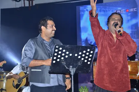 Shankar Mahadevan and Hariharan performing live ‘King in Concert’ organized by Nagrik Shikshan Sanst