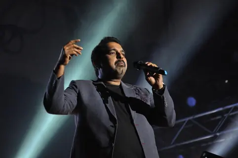 Shankar Mahadevan performing live ‘King in Concert’ organized by Nagrik Shikshan Sanstha in Mumbai