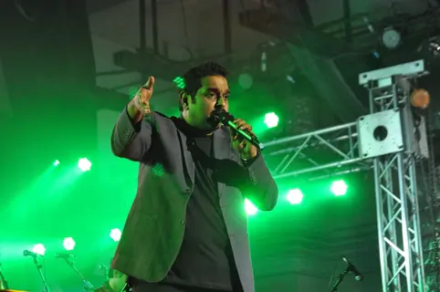 Shankar Mahadevan performing live ‘King in Concert’ organized by Nagrik Shikshan Sanstha in Mumbai