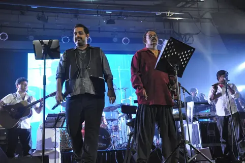 Shankar Mahadevan and Hariharan performing live ‘King in Concert’ organized by Nagrik Shikshan Sanst