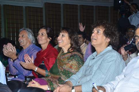 Zakir Hussain with his wife Antonia Minnecola grace live ‘King in Concert’ in Mumbai