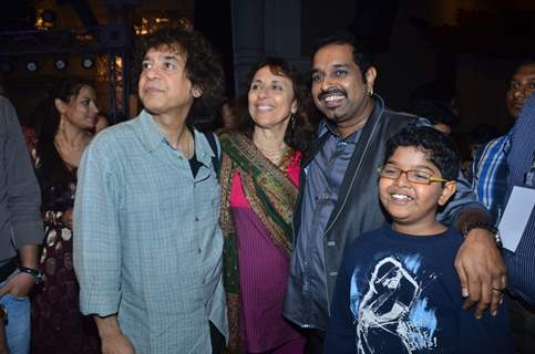 Shankar Mahadevan with Zakir Hussain, Antonia &his son grace live ‘King in Concert’ in Mumbai
