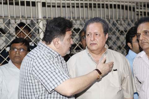 Rishi Kapoor pays last tribute to veteran producer-distributor Darshan Sabharwal