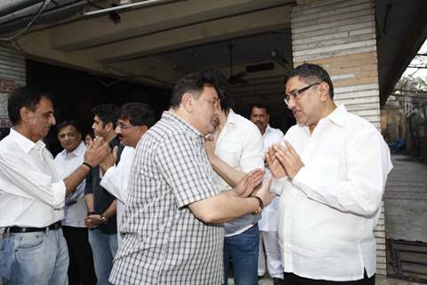 Rishi Kapoor pays last tribute to veteran producer-distributor Darshan Sabharwal