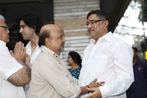 Bollywood pays last tribute to veteran producer-distributor Darshan Sabharwal