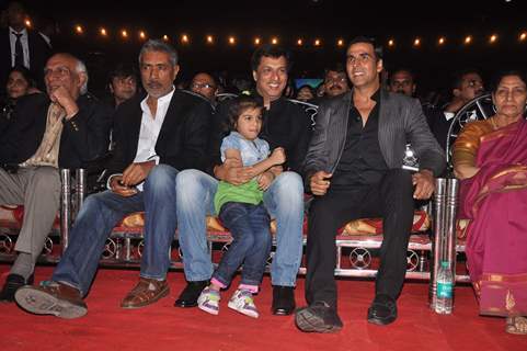 Yash Chopra, Prakash, Madhur and Akshay Kumar at police show Umang