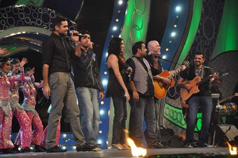 Abhay Deol, Farhan Akhtar with Shankar Ehsan Loy at police show Umang