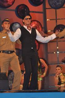 Shah Rukh Khan Performs at police show Umang
