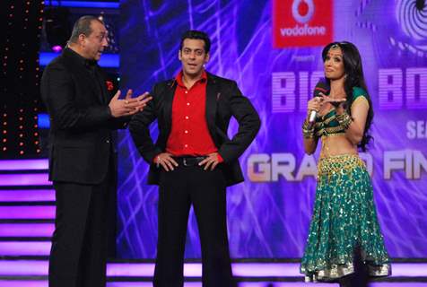 Malaika Arora Khan with Salman and Sanjay Dutt at Grand Finale of Bigg Boss Season 5