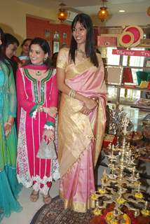 Nethra and Smita Bansal launch Jinal Kenia's wedding shop YUME at Juhu