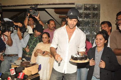 Hrithik Roshan celebrates his 38th Birthday with media in Mumbai