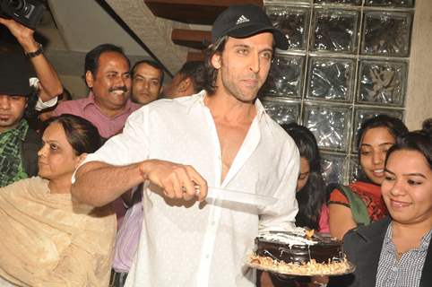 Hrithik Roshan celebrates his 38th Birthday with media in Mumbai