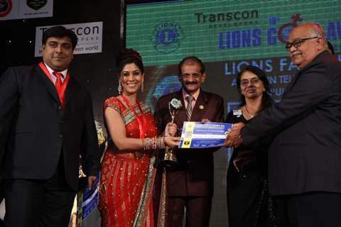 Saakshi Tanwar and Ram Kapoor at 18th LIONS GOLD AWARDS at Bhaidas Hall in Mumbai