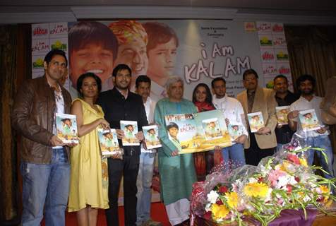 Shabana, Javed Akhtar and Gulshan pose during the DVD launch for Hindi film &quot;I am Kalam&quot; in Mumbai