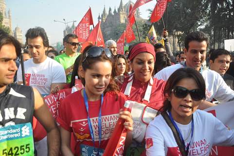 Shazahn Padamsee and Shabana Azmi attends Standard Chartered Mumbai Marathon 2012 in Mumbai