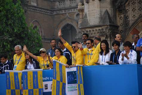 Anil Kapoor, Tina Munim, Gulshan at Standard Chartered Mumbai Marathon 2012 in Mumbai