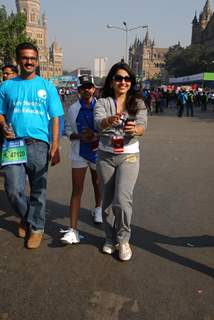 Celebs at Standard Chartered Mumbai Marathon 2012 in Mumbai