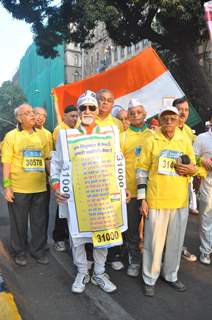 Celebs at Standard Chartered Mumbai Marathon 2012 in Mumbai