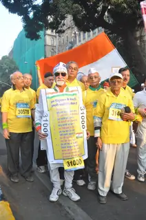 Celebs at Standard Chartered Mumbai Marathon 2012 in Mumbai
