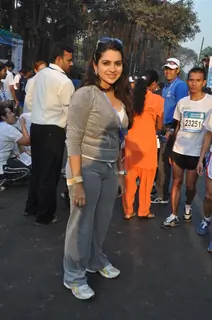 Celebs at Standard Chartered Mumbai Marathon 2012 in Mumbai