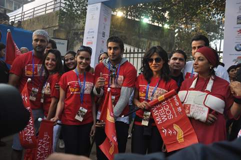 Prateik, Chitrangda, Shabana, Shazahn,Perizaad,Rohit Roy at Standard Chartered Mumbai Marathon 2012