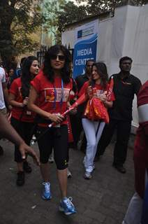 Chitrangda Singh at Standard Chartered Mumbai Marathon 2012 in Mumbai