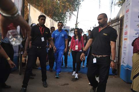 John Abraham at Standard Chartered Mumbai Marathon 2012 in Mumbai