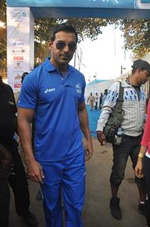 John Abraham at Standard Chartered Mumbai Marathon 2012 in Mumbai