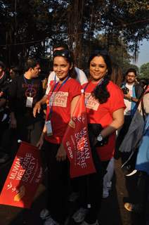 Shazahn Padamsee, Tanvi Azmi at Standard Chartered Mumbai Marathon 2012 in Mumbai