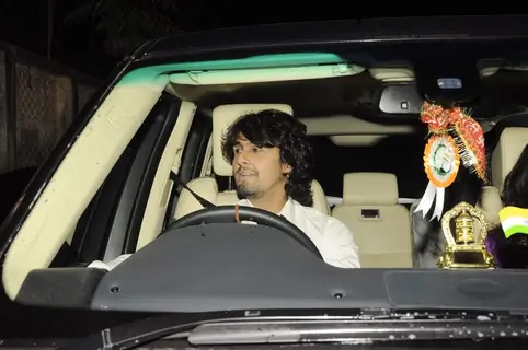 Sonu Niigam at Parmeshwar Godrej's party for Hollywood talk show host Oprah Winfrey in Mumbai