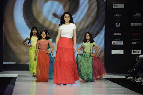 Tisca Chopra walk for Sonali Mansingka at India Kids Fashion Week day 1 in Mumbai