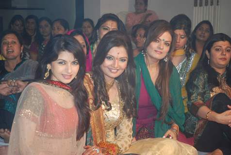 Bhagyashree, Sheeba Akashdeep at Deepshikha's Mata Ki Chowki at Blue Waters