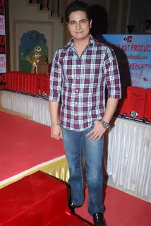 Karan Mehra on the sets of 'Ye Rishta Kya Kehlata Hai' on completion of 800 episodes & 3 Years
