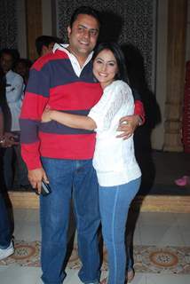 Hina Khan with Sanjeev Seth on the sets of 'Ye Rishta Kya Kehlata Hai' on completion of 800 episodes