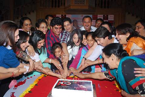 Cake cutting on the sets of 'Ye Rishta Kya Kehlata Hai' on completion of 800 episodes & 3 Years