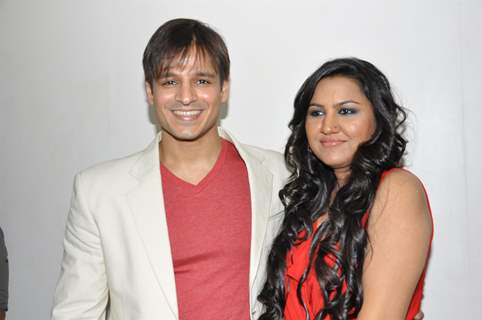 Vivek Oberoi launches Times music album &quot;Banna Re by Rajnigandha&quot; at Planet M