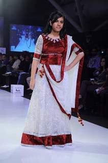 Designer Prachi Badve displays her collection on Day 3 at India Kids ...