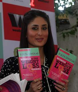 Kareena Kapoor unveiling the book of 'Women & The Weight Loss Tamasha' written by Rujuta Diwekar