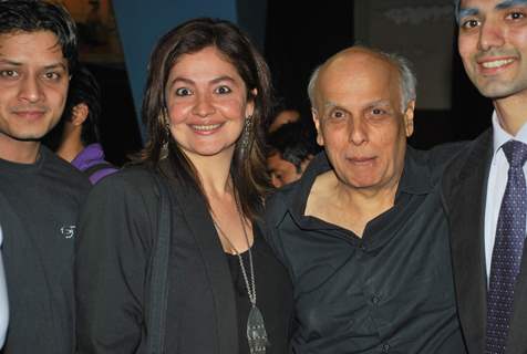 Pooja Bhatt and Mahesh Bhatt at The Salute play, at Tejapal Hall