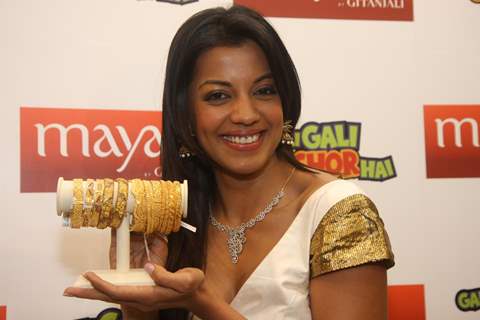 Mugdha Godse unveils Svarnamangal and Shagun Investment Plan for Gitanjali in Mumbai