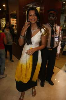 Mugdha Godse unveils Svarnamangal and Shagun Investment Plan for Gitanjali in Mumbai