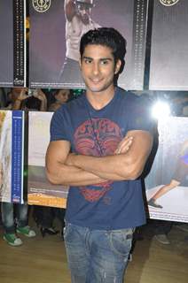 Prateik Babbar at Gold Gym 2012 calendar launch in Bandra, Mumbai