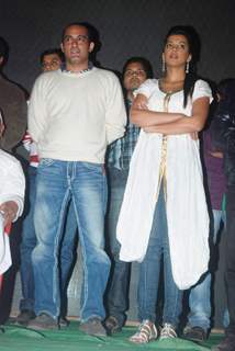 Anna Hazare meets the star cast Akshay Khanna & Mugdha of Gali Gali Chor Hain