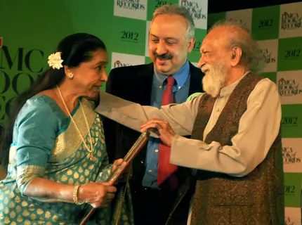Pt Ravi Shankar, Asha Bhosle and Atul Singh at Unveiling of 23rd edition of &quot;The Limca Book of Recor