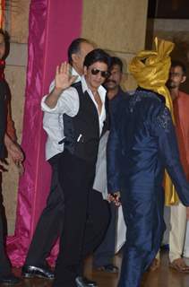 Shah Rukh Khan grace Ritesh Deshmukh & Genelia Dsouza wedding bash