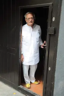 Gulzar at Salim Arif's tribute, Prithvi. .