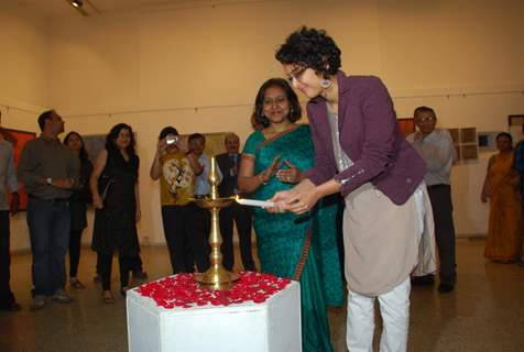 Kiran Rao inaugurates Sangeeta Gupta's Painting Exhibition at Jehangir in Mumbai